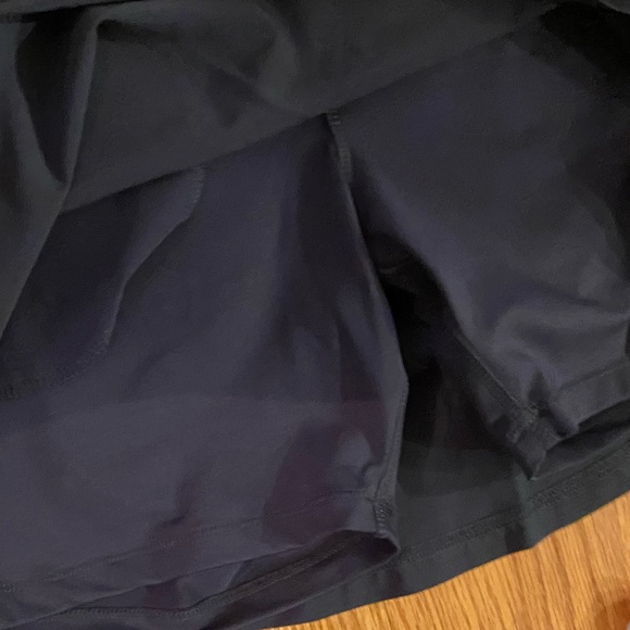 Large champion golf skirt with built in spandex - Picture 2 of 4